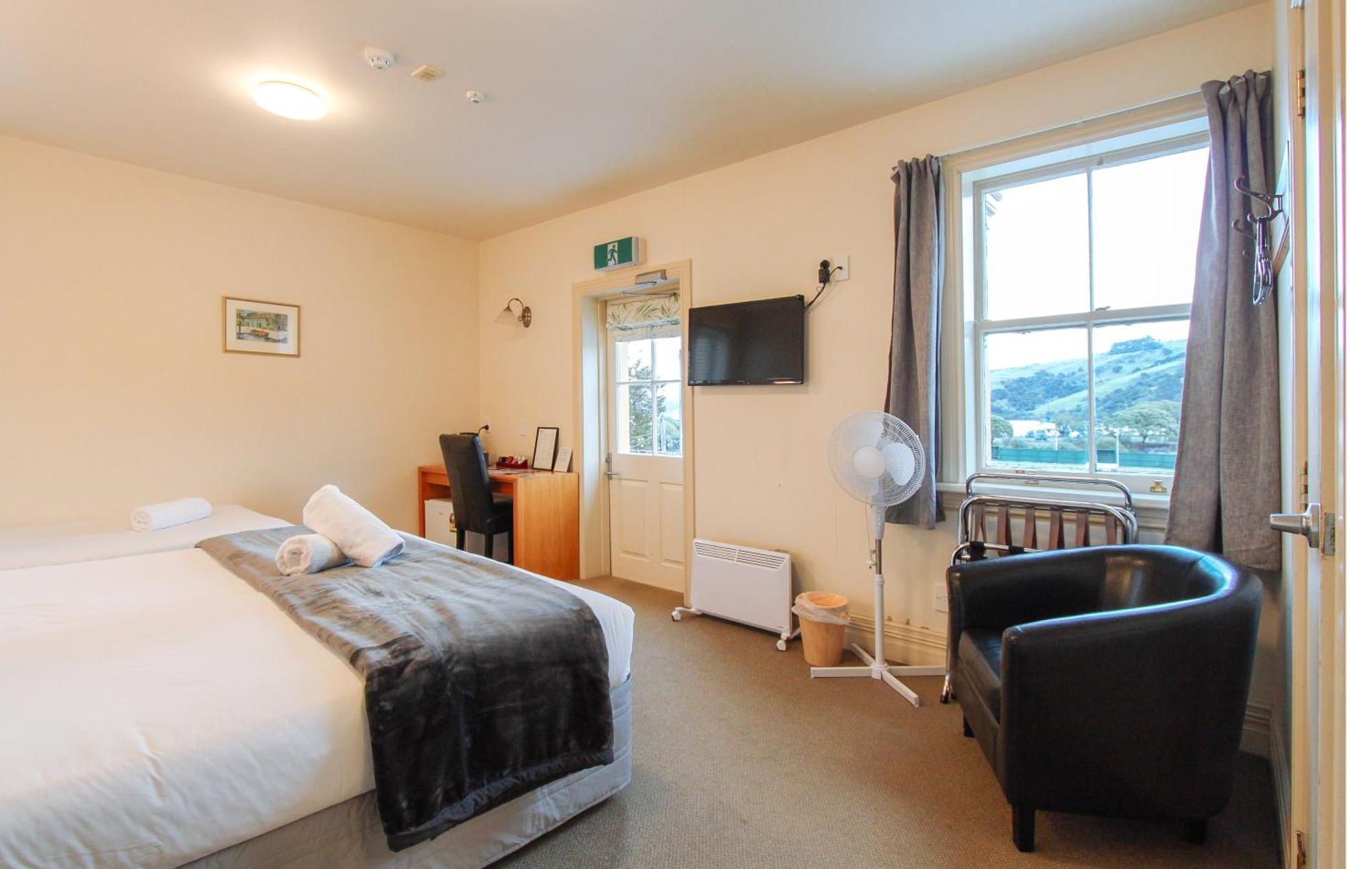 The Grand Hotel & Bar - Akaroa Exteriör bild